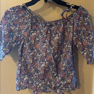 Catering cold shoulder top